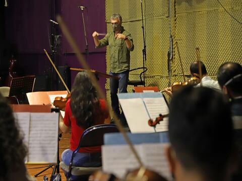 Orquesta Filarmónica Municipal de Guayaquil prepara disco con canciones de Carlos Rubira Infante