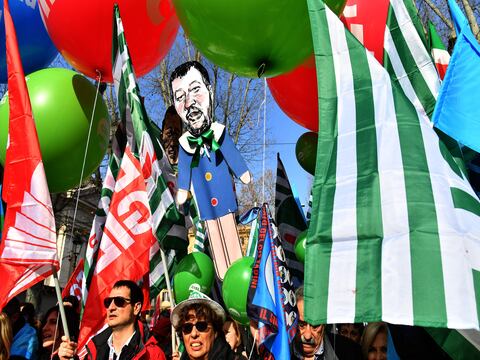Masiva manifestación sindical contra gobierno populista en Italia