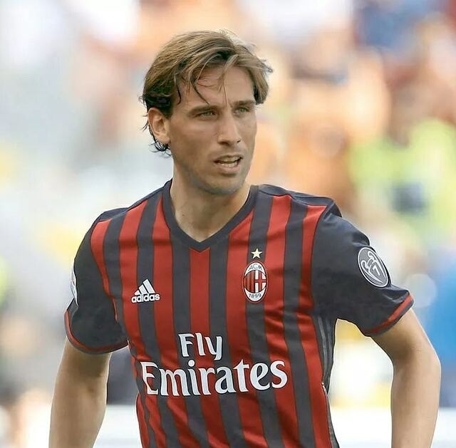 Lucas Biglia, nuevo jugador del AC Milán