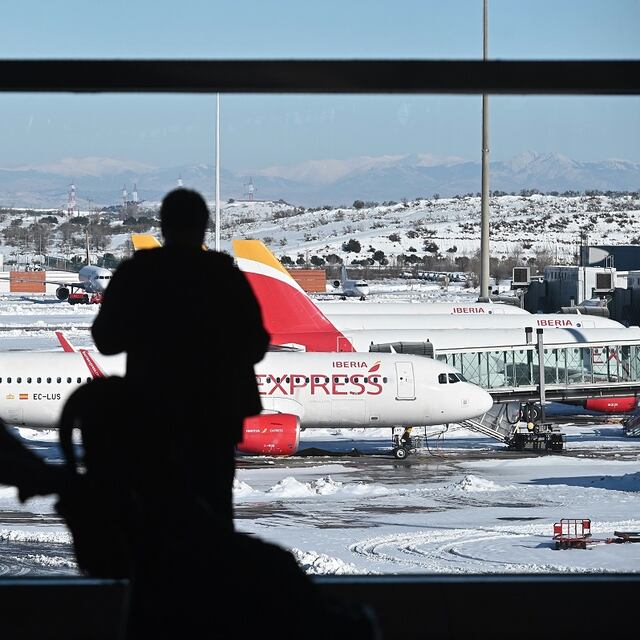Estados Unidos planea exigir test de COVID negativo a viajeros que lleguen, según WSJ
