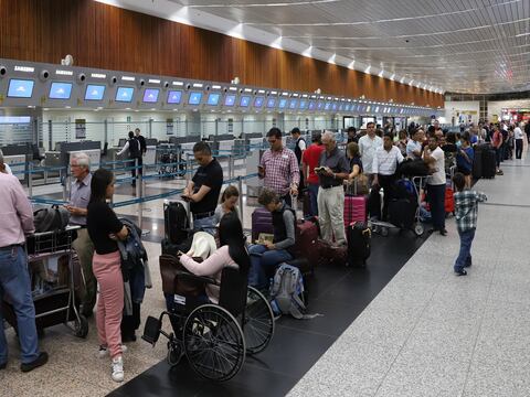Aeropuerto de Guayaquil reanuda operaciones luego de once horas de cierre