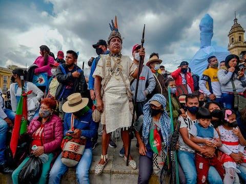 Miles de indígenas colombianos llegan a Bogotá para protestar contra violencia