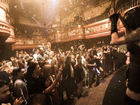 En Las Vegas, la Ciudad del Pecado, piden cierre de un club por shows obscenos