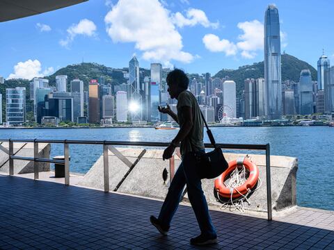 China endurece las medidas de distanciamiento social en Hong Kong por nuevos casos de COVID-19