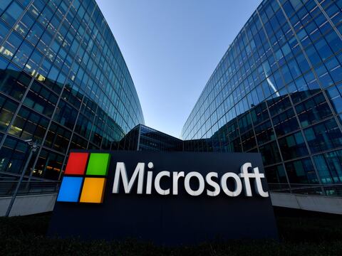 Microsoft busca detener a una importante red de hackers que saquea cuentas bancarias y secuestra datos