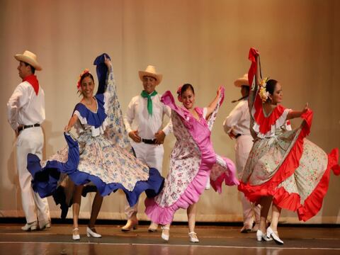 Danzas, amorfinos y música porteña en honor a Guayaquil