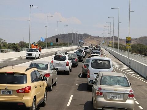 El puente Daule-Guayaquil está abierto al tránsito y se prevé una circulación de 21.000 carros al día