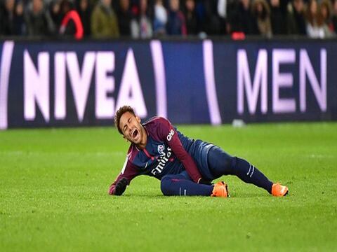 Neymar regresa a Brasil para continuar con el tratamiento de su lesión