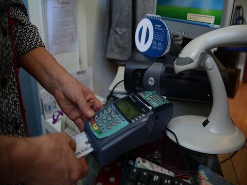 Gobierno llama a Junta Monetaria a revisar resolución sobre tarjetas de crédito