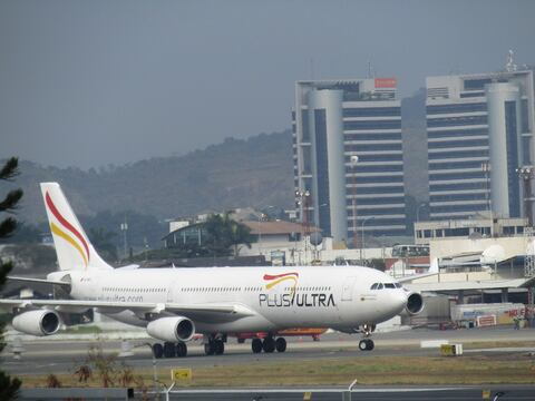 Vuelos a España vuelven con tres aerolíneas, pero con limitaciones 