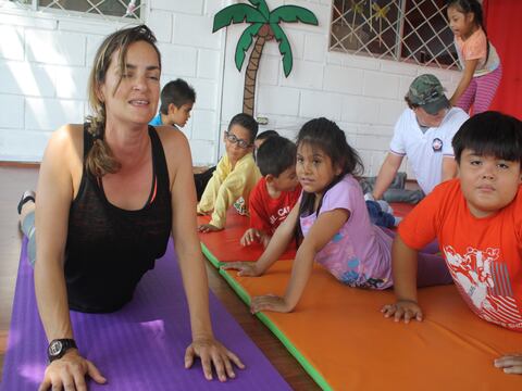 Niños de Centro de Equinoterapia reciben clases de yoga