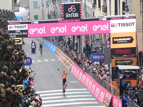 Alexander Cepeda protagonista en la fuga de la etapa 16 del Giro de Italia, ganada por Jan Tratnik